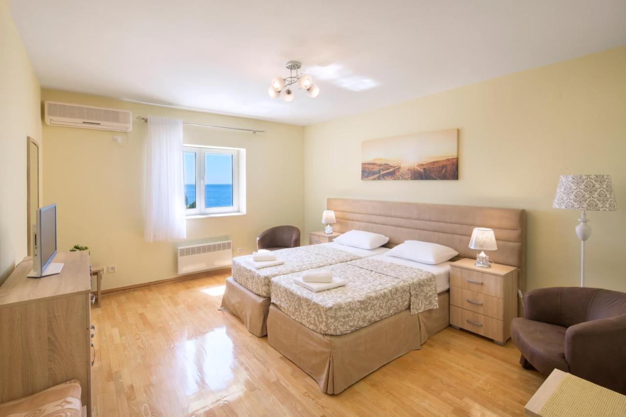 بودفا Family Apartment With Sea View Sveti Stefan المظهر الخارجي الصورة